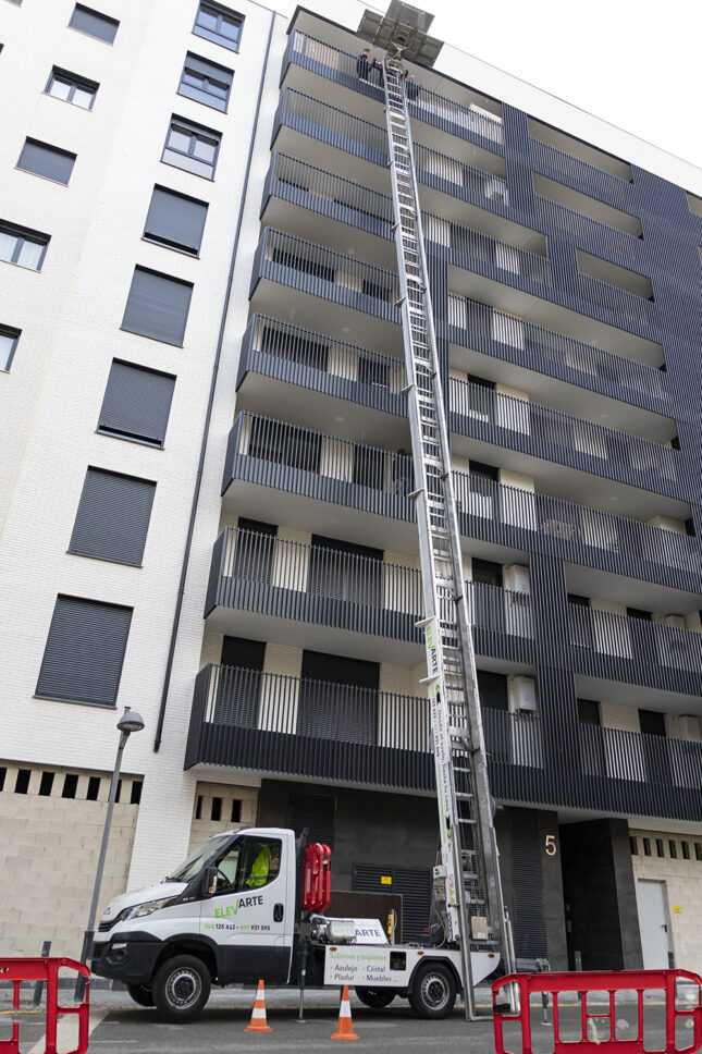 Elevación y plataformas en Pamplona